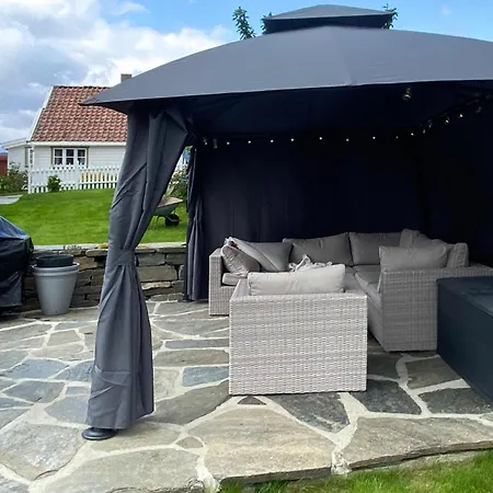 Semesterbostad Cozy In With House Sea View *