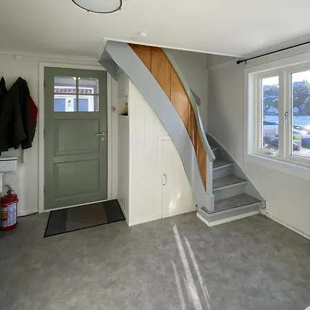 Semesterbostad Cozy In With House Sea View Jelsa