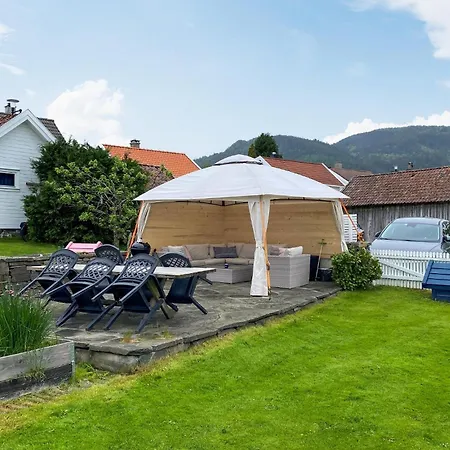 Semesterbostad Cozy In With House Sea View *